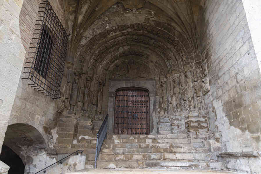 Zaragoza - Sos del Rey Católico 14 - iglesia de San Esteban.jpg